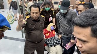 Tersangka Dugaan Korupsi Zirkon Pingsan Saat Hendak Ditahan