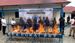Bea Cukai Palangka Raya Musnahkan 227 Ribu Rokok dan Ratusan Liter Miras Ilegal