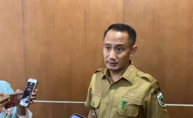 Wali Kota Palangka Raya Fairid Naparin