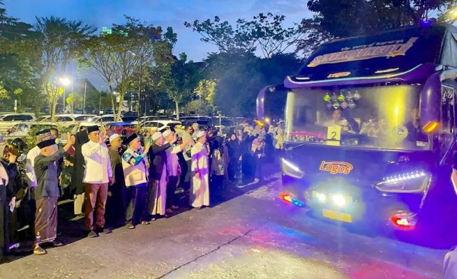 Wakil Wali Kota Palangka Raya Lepas 104 Calon Jemaah Haji Kloter 7 dan 8 ke Tanah Suci