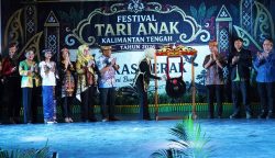 Festival Tari Anak Kalteng 2026 Resmi Dibuka, Aisyah Thisia Agustiar Sabran Tanamkan Cinta Budaya Dayak Sejak Usia Dini