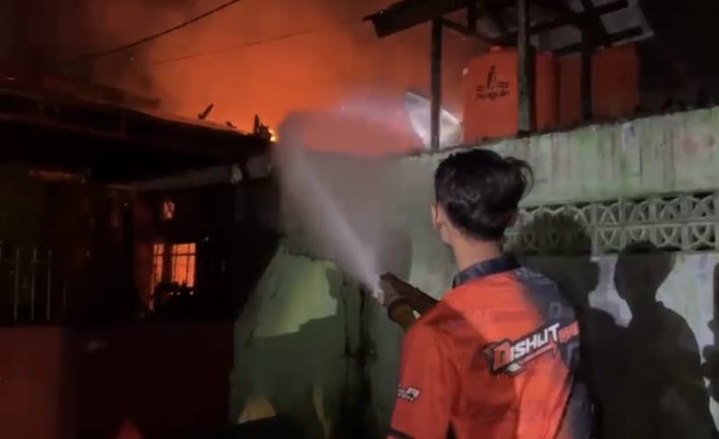 Rumah Kosong di Palangka Raya Hangus Terbakar, Warga Sempat Dengar Suara Mencurigakan Sebelum Kebakaran