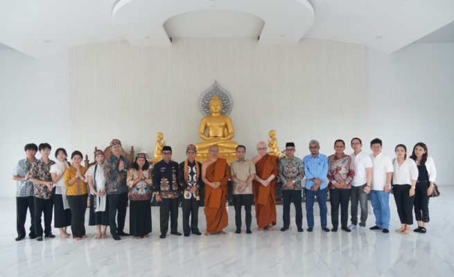 Wali Kota Palangka Raya, Fairid Naparin meresmikan Gedung Pusat Pendidikan dan Pelatihan (Pusdiklat) Buddhis Sikkhapana Mahametta
