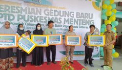 Wali Kota Fairid Serahkan Bansos Pengobatan untuk Warga Menteng, Tegaskan Komitmen Tingkatkan Layanan Kesehatan