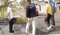 Wali Kota Palangka Raya, Fairid Naparin meninjau langsung kondisi sejumlah ruas jalan di Kota Palangka Raya